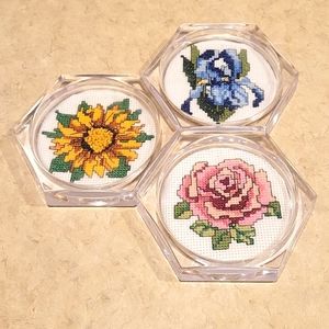 COASTER SET FLORAL EMBROIDERED WITH CORK BACKING